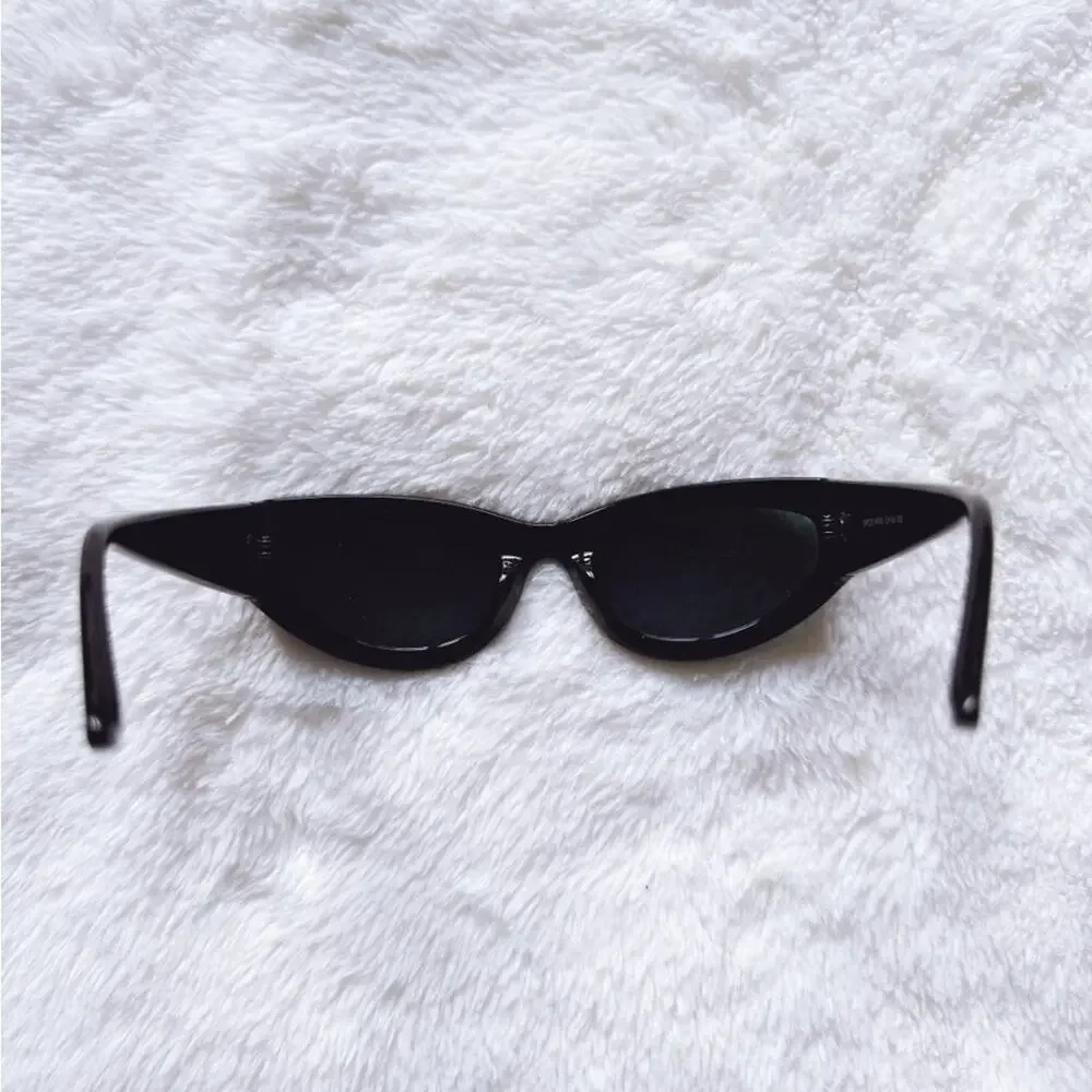 Faye Mirrored Red with Black Rim Sunglasses
